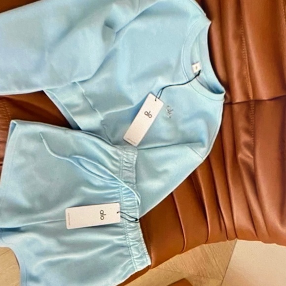 ALO Yoga Light Blue Pajama Set - Picture 4 of 5